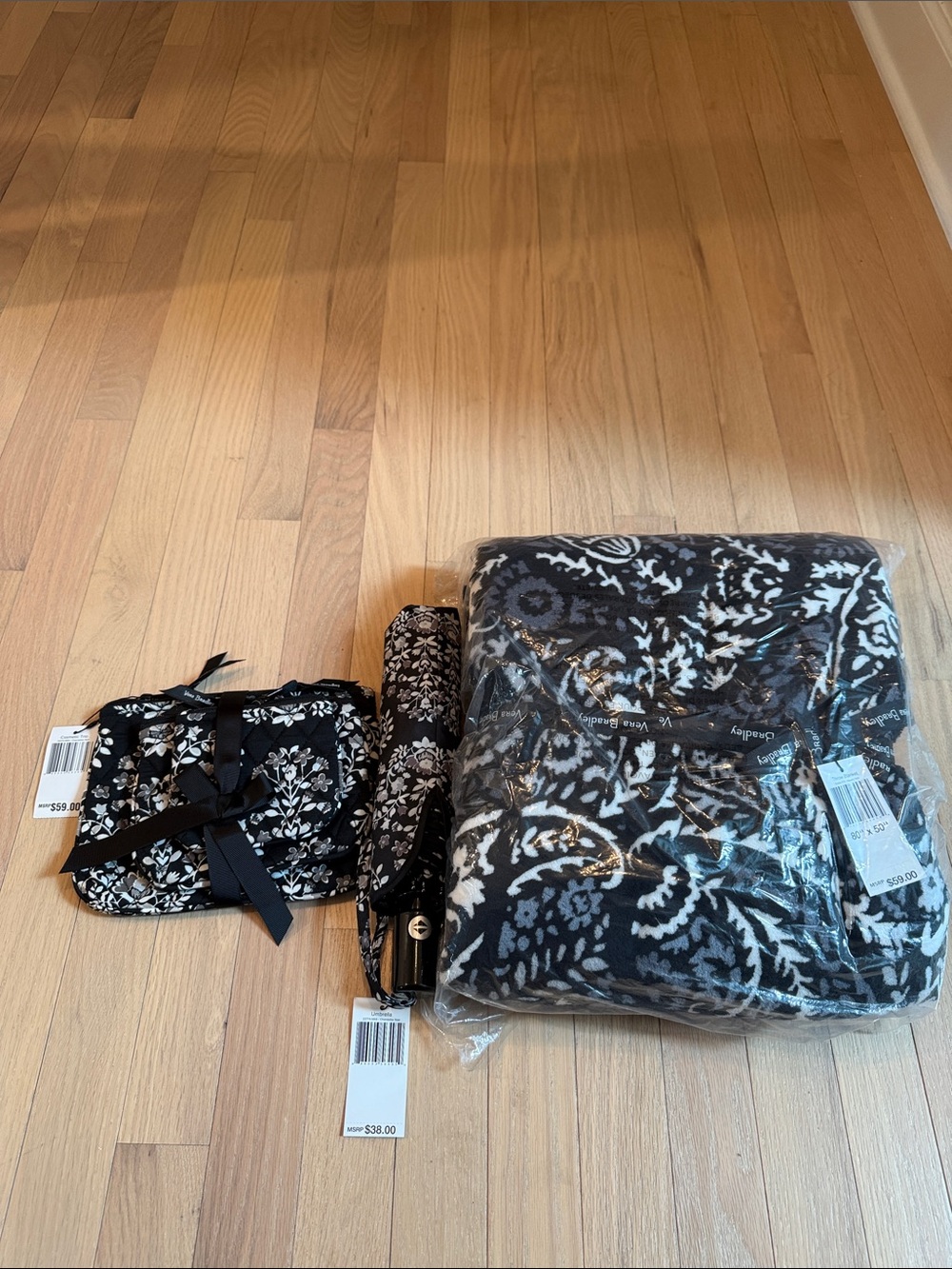 Vera Bradley Lot- cosmetic bag trio, fleece blanket, and umbrella
